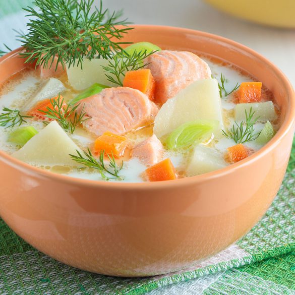 Caldo de puerros con salmón